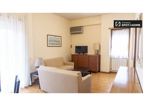 Große 2-Zimmer-Wohnung zur Miete in Torrino, Rom - Wohnungen