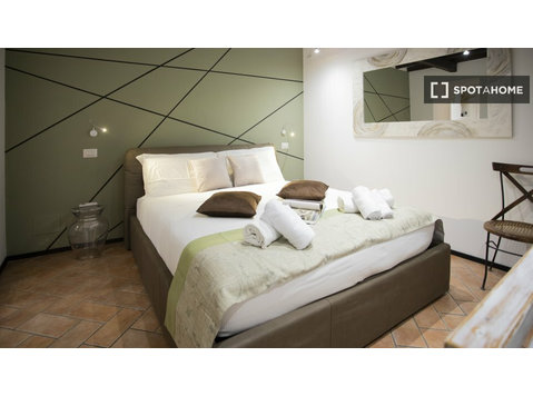 Lovely 2-bedroom apartment for rent in Trastevere, Rome - شقق