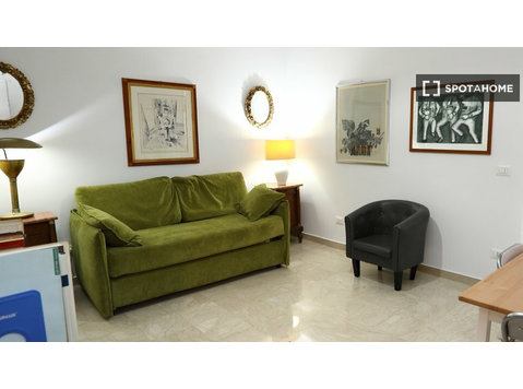 Apartamento de un dormitorio en alquiler en Roma - Pisos