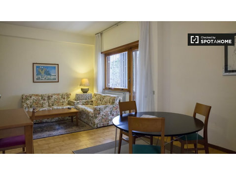 Angenehme 2-Zimmer-Wohnung zur Miete in Torrino, Rom - Wohnungen