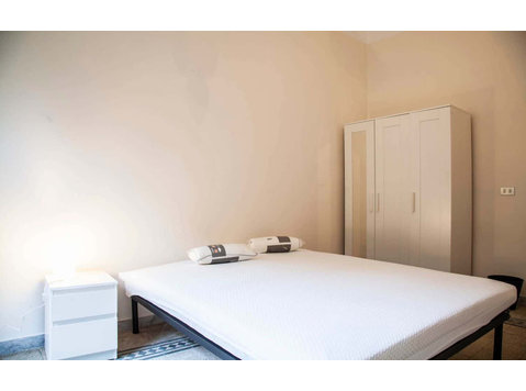 Private Room in Largo Magnagrecia - Wohnungen