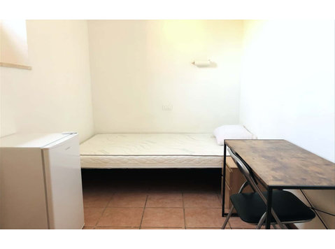 Private Room in Via Alessandro Brisse - Mieszkanie