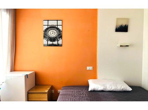 Private Room in Via Alessandro Brisse - 아파트