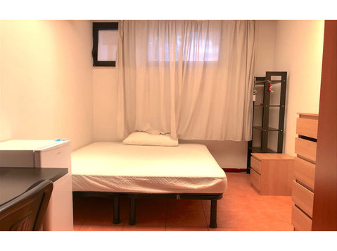 Private Room in Via Alessandro Brisse - آپارتمان ها