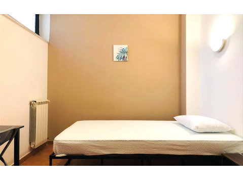 Private Room in Via Alessandro Brisse - Appartements
