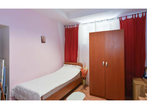 Private Room in Via Alessandro Brisse - Dzīvokļi