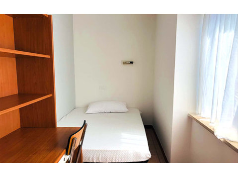 Private Room in Via Alessandro Brisse - شقق
