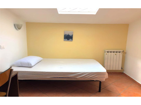 Private Room in Via Alessandro Brisse - Lakások