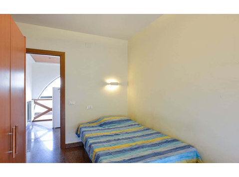 Private Room in Via Alessandro Brisse - 	
Lägenheter