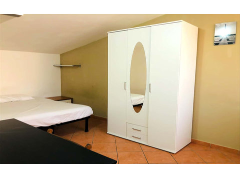 Private Room in Via Alessandro Brisse - Apartemen