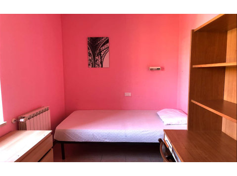 Private Room in Via Alessandro Brisse - Apartamentos