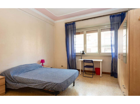 Private Room in Via Bisentina - Станови
