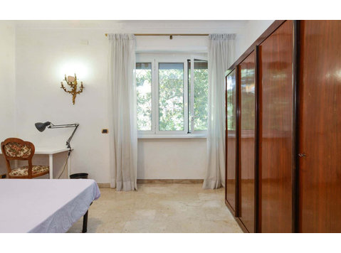 Private Room in Via Dodecaneso - Korterid