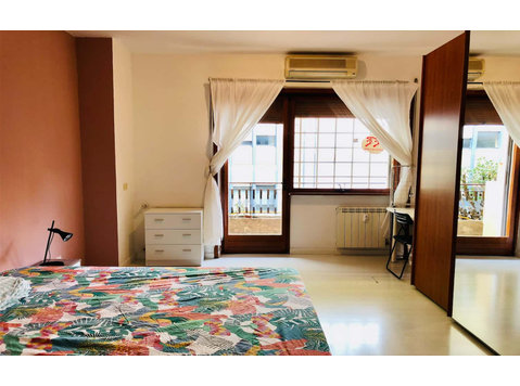 Private Room in Via Edoardo Jenner - Apartments