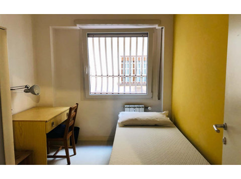 Private Room in Via Edoardo Jenner - 公寓
