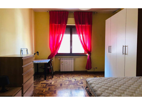 Private Room in Via Francesco Orestano - اپارٹمنٹ