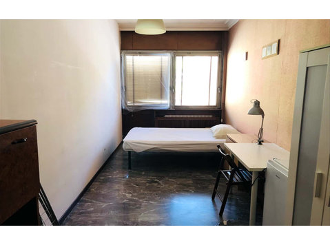 Private Room in Via Francesco Orestano - Appartements
