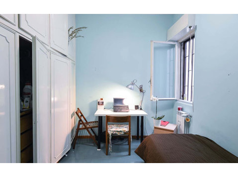 Private Room in Via Francesco Orestano - Apartments
