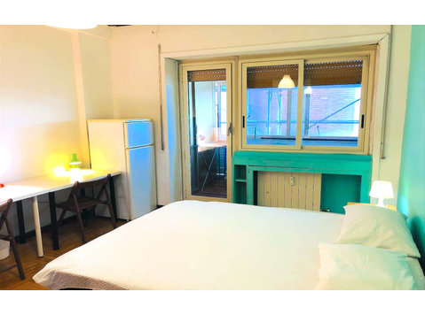 Private Room in Via Gregorio Ricci Curbastro - Wohnungen