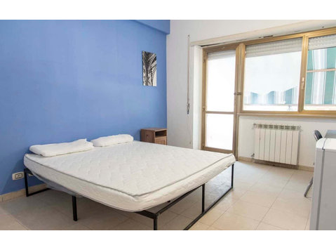 Private Room in Via Gregorio Ricci Curbastro - Appartements