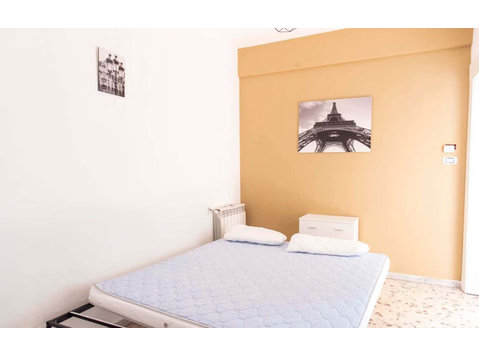 Private Room in Via Gregorio Ricci Curbastro - Apartamentos