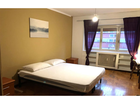Private Room in Via Gregorio Ricci Curbastro - آپارتمان ها