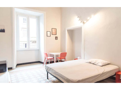 Private Room in Via Napoleone III - Lejligheder