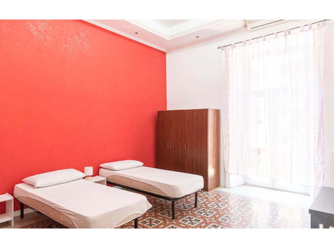 Private Room in Via Napoleone III - Korterid