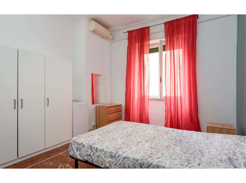 Private Room in Via Oreste Tommasini - Appartementen