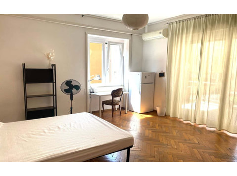 Private Room in Via Oreste Tommasini - Διαμερίσματα
