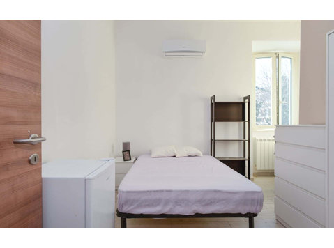 Private Room in Via dei Sulpici - Wohnungen