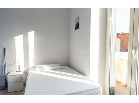 Private Room in Via dei Sulpici - 	
Lägenheter