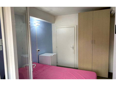 Private Room in Via di Carcaricola - Lejligheder