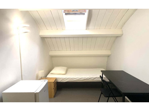 Private Room in Via di Carcaricola - Korterid