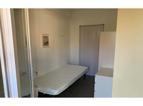 Private Room in Via di Carcaricola - Appartements