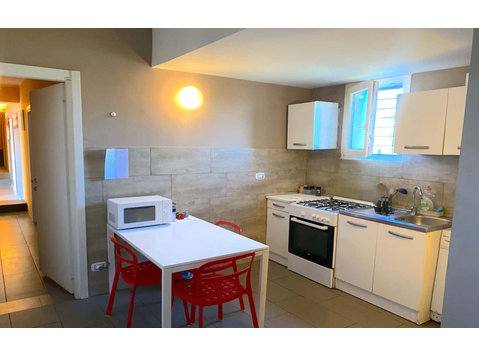 Private Room in Via di Carcaricola - 	
Lägenheter