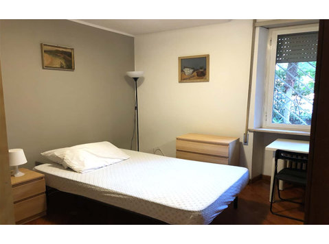 Private Room in Viale Egeo - Станови