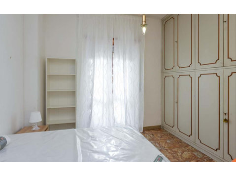 Private Room in Viale Leonardo da Vinci - Mieszkanie