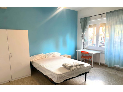Private Room in Viale Tirreno - Appartements