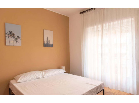 Private Room in Viale di Vigna Pia - Appartamenti