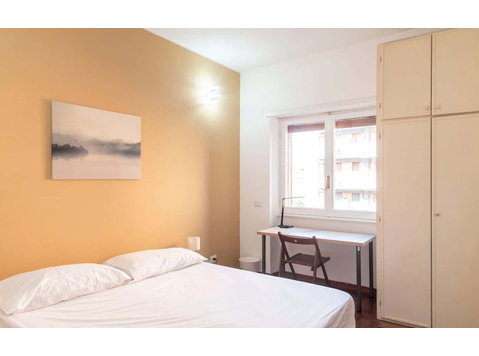 Private Room in Viale di Vigna Pia - Wohnungen