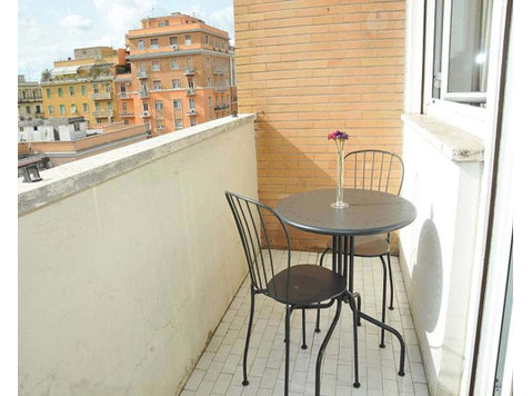 Stanza in Via di Santa Costanza - Apartments