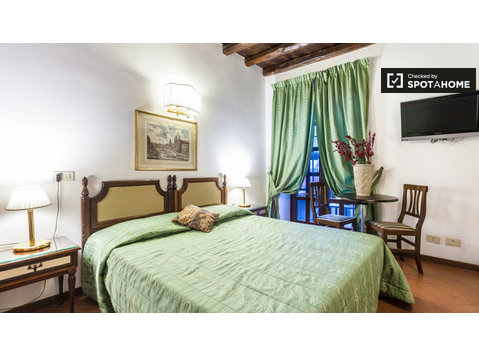 Romantic studio apartment with AC for rent in central Rome - Апартаменти