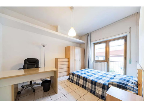 Room #03 for Erasmus students near Sapienza University -… - Apartments