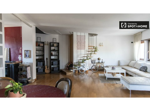 Stanze in affitto in appartamento con 2 camere a Eur, Roma - Appartamenti
