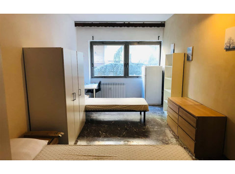 Shared Room in Via Francesco Orestano - Appartements