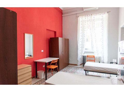 Shared Room in Via Napoleone III - Mieszkanie