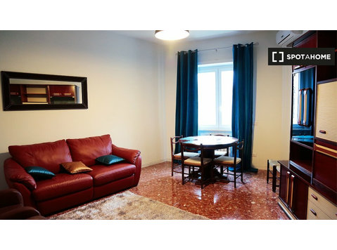 Trastevere'de, Roma'da kiralık 2 odalı geniş daire - Apartman Daireleri