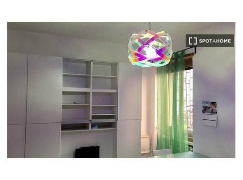 Estudio en alquiler en Roma - Pisos