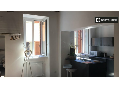 Stylowy apartament typu studio do wynajęcia w Trastevere w… - Mieszkanie